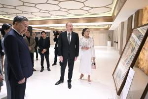 Leaders of Azerbaijan and Vietnam viewed exhibition of Vietnamese paintings