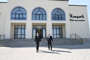 İlham Əliyev Ağdamın Kəngərli kəndində klub-icma mərkəzində yaradılan şəraitlə də tanış olub