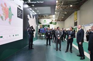 Ilham Aliyev viewed InterFood Azerbaijan and Caspian Agro exhibitions