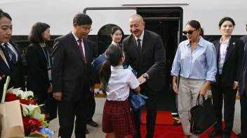 İlham Əliyev Çinin Tiencin şəhərindən qatarla paytaxt Pekinə gəlib