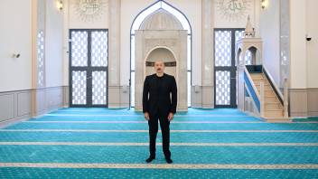 İlham Əliyev Xocavənd rayonunun Hadrut qəsəbəsində inşa olunmuş məscidin açılışında iştirak edib