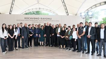 İlham Əliyev Qırmızı Bazar, Hadrut qəsəbələrinin  və Sos kəndinin sakinləri ilə görüşüb