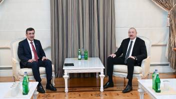 İlham Əliyev Türkiyənin Vitse-prezidentinin başçılıq etdiyi nümayəndə heyətini qəbul edib
