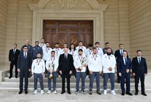 Ilham Aliyev received wrestlers who secured first place in the team standings at the European Championships