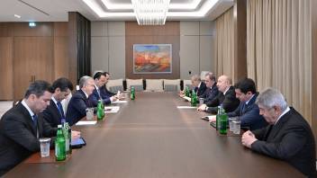 İlham Əliyev Özbəkistan Prezidenti Şavkat Mirziyoyevlə görüşüb