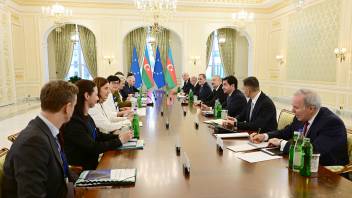 Ilham Aliyev held expanded meeting with President of the European Commission