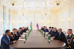 В Шуше состоялась встреча Президента Ильхама Алиева с Президентом Словакии в расширенном составе