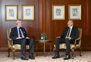 İlham Əliyev Almaniya İqtisadiyyatının Şərq Komitəsinin sədri Mixael Harms ilə görüşüb