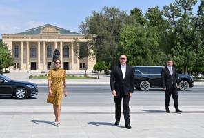 Ilham Aliyev visited monument to National Leader in center of Nakhchivan city