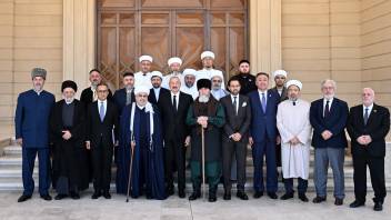 İlham Əliyev Bakıda keçirilən beynəlxalq konfransların iştirakçılarını qəbul edib