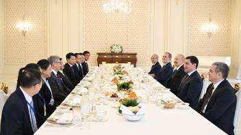 İlham Əliyevin adından Laos Prezidentinin  şərəfinə rəsmi nahar verilib