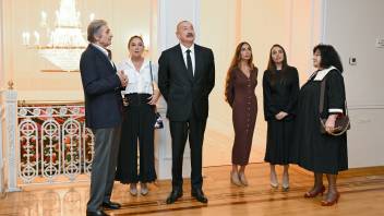 İlham Əliyev, birinci xanım Mehriban Əliyeva və ailə üzvləri “Mənim Abşeronum: Üstə gəl” adlı retrospektiv sərgi ilə tanış olublar