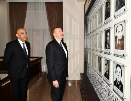 Ильхам Алиев ознакомился с условиями, созданными в административном здании Общины Западного Азербайджана