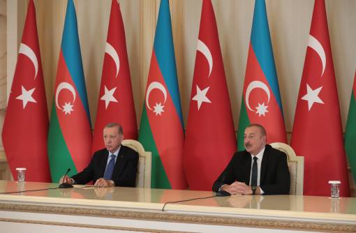 Президенты Азербайджана и Турции выступают с заявлениями для прессы