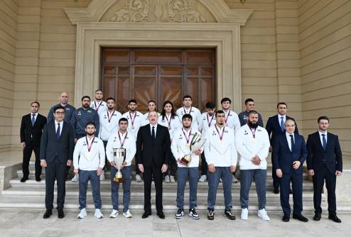 Ilham Aliyev received wrestlers who secured first place in the team standings at the European Championships