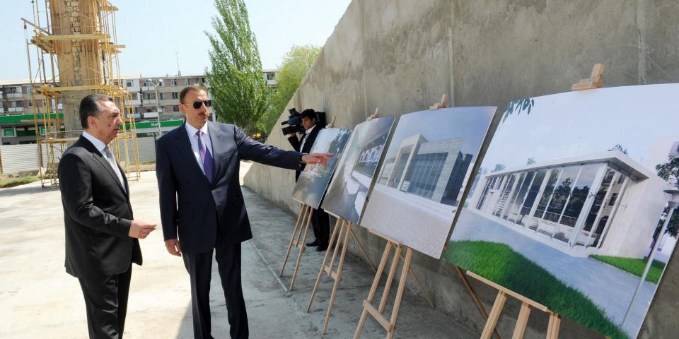 Ilham Aliyev reviewed the progress of reconstruction and landscaping work at the Heydar Aliyev Park