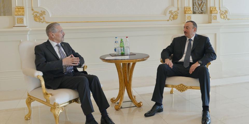 Ilham Aliyev received former Romanian President Emil Constantinescu