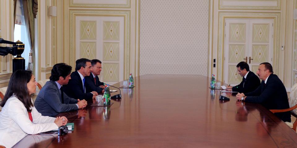 Ilham Aliyev received a delegation led by French Minister of State for Transport, Thierry Mariani