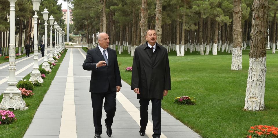 İlham Əliyev Xırdalanda Heydər Əliyev adına mədəniyyət və istirahət parkında aparılan yenidənqurma işləri ilə tanış olub
