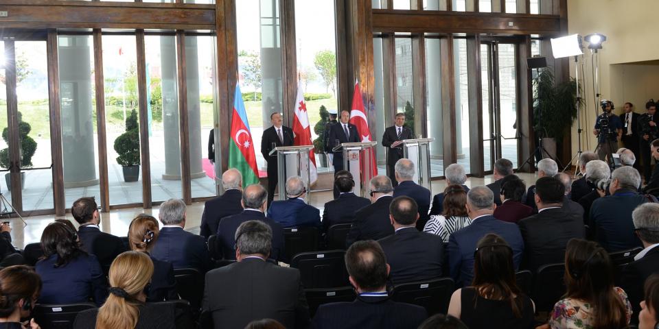 Azərbaycan, Gürcüstan və Türkiyə prezidentləri mətbuata bəyanatlarla çıxış etmişlər