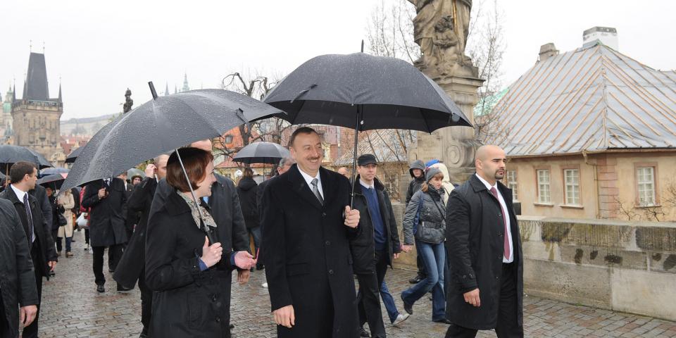 Ilham Aliyev reviewed the ancient Charles Bridge in Prague