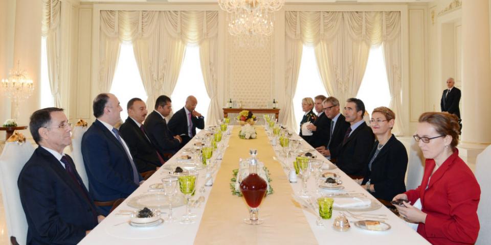 İlham Əliyevin adından NATO-nun baş katibi Anders Foq Rasmussenin şərəfinə nahar verilmişdir