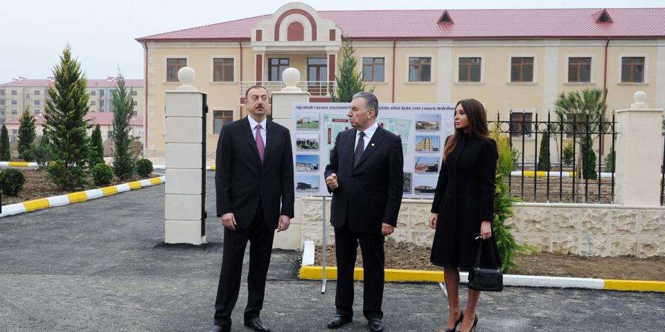 Ilham Aliyev reviewed residential buildings constructed for refugee and IDP families in Agjabadi District