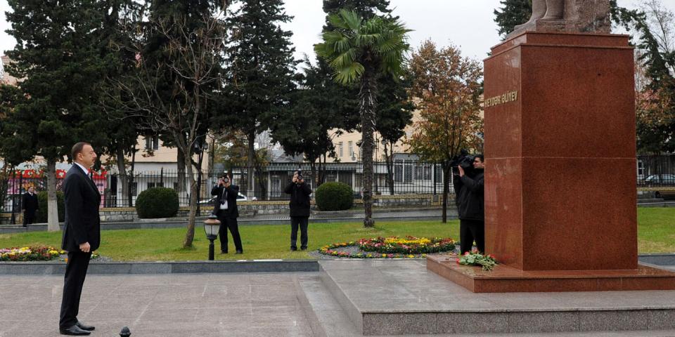 Ilham Aliyev visited the statue of nationwide leader Heydar Aliyev in Shaki