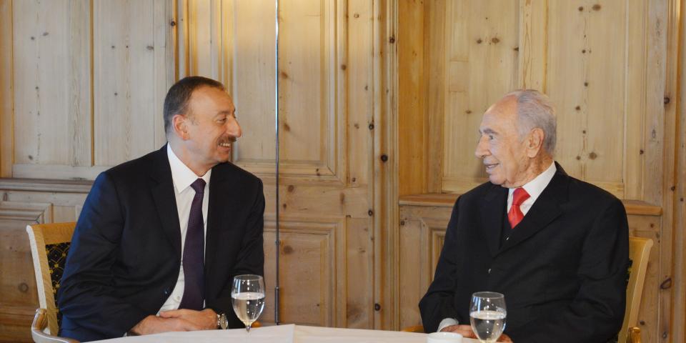 Ilham Aliyev met with Israeli President Shimon Peres in Davos