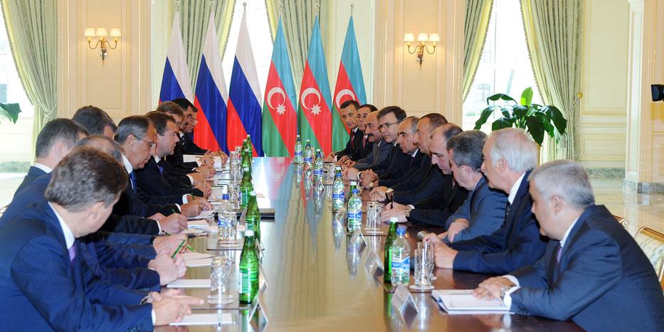 Ilham Aliyev and Russian President Dmitry Medevedev held a meeting in presence of delegations