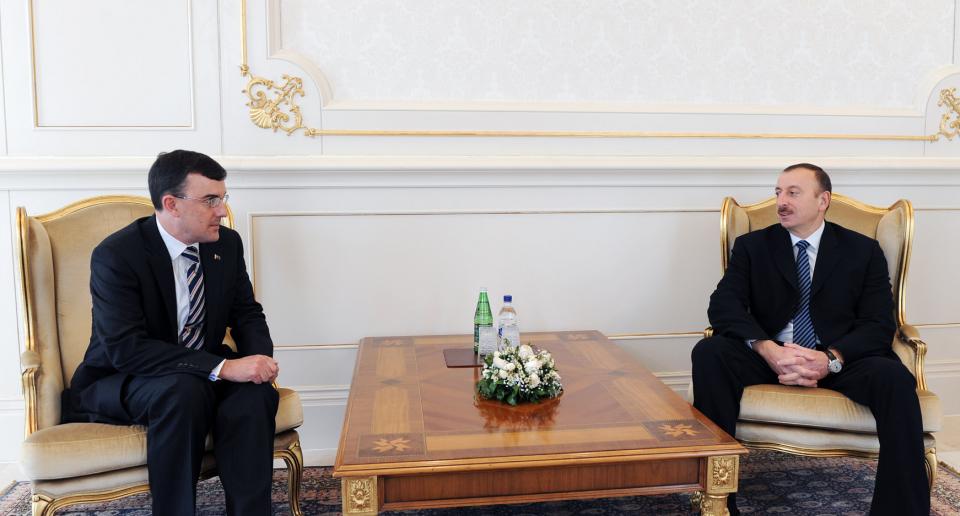 Ilham Aliyev received the credentials of a newly appointed Ambassador of the Commonwealth of Australia in Azerbaijan