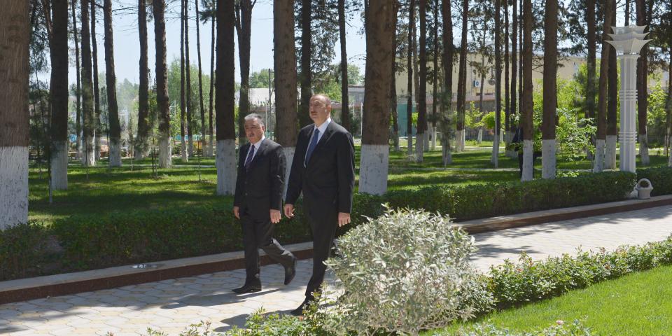 As part of a visit to Agdash, Ilham Aliyev reviewed the progress of reconstruction of the Heydar Aliyev Park