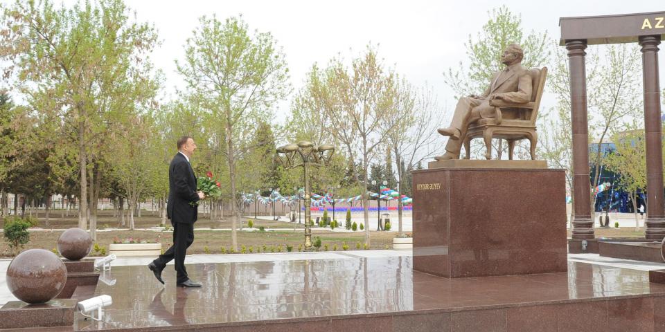 Ilham Aliyev visited the statue of nationwide leader Heydar Aliyev in Agstafa