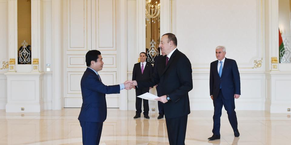 Ilham Aliyev received the credentials of the incoming Korean Ambassador