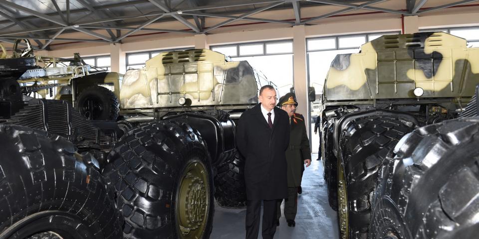 Ilham Aliyev reviewed the conditions created at a military town of the Air Force of the Defense Ministry