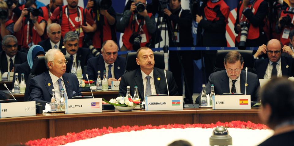 İlham Əliyev “Böyük İyirmiliyin” Sammiti çərçivəsində keçirilən müzakirələrdə çıxış edib