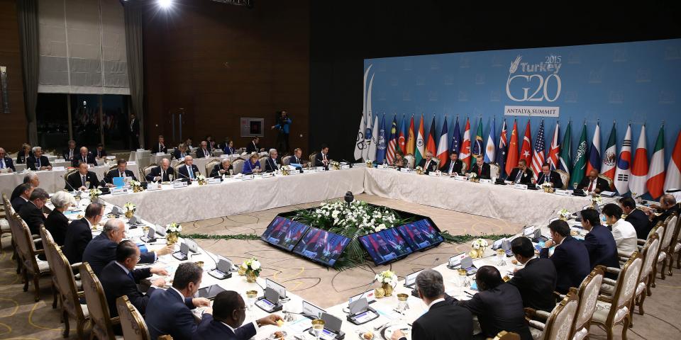 İlham Əliyev “G20”nin Sammiti çərçivəsində keçirilən işçi naharda terrorizmə qarşı mübarizə və qaçqınlar böhranı mövzusunda müzakirələrdə çıxış edib