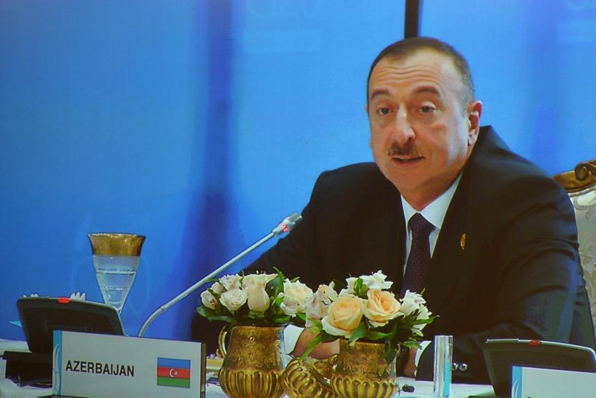İlham Əliyev “G20”nin Antalya Sammiti çərçivəsində işçi lançda çıxış edib