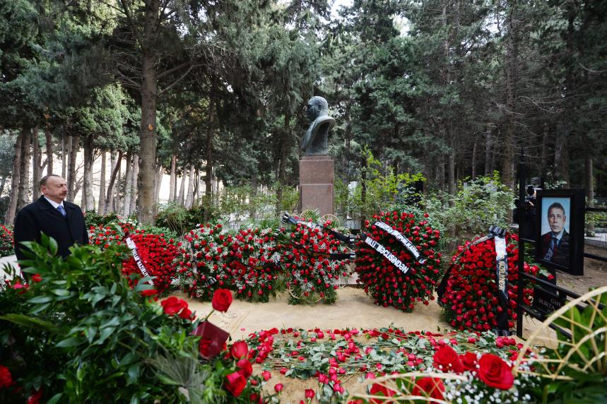 Ilham Aliyev visited the grave of academician Jalal Aliyev