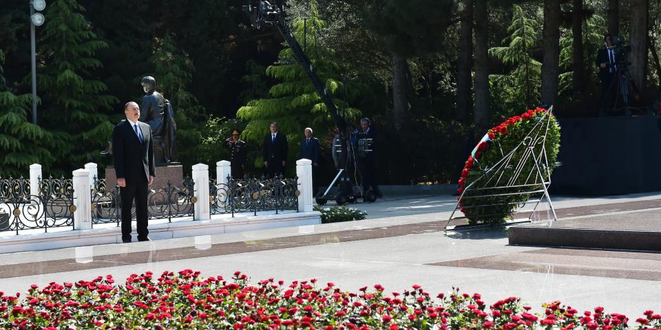 Ilham Aliyev visited the grave of national leader Heydar Aliyev