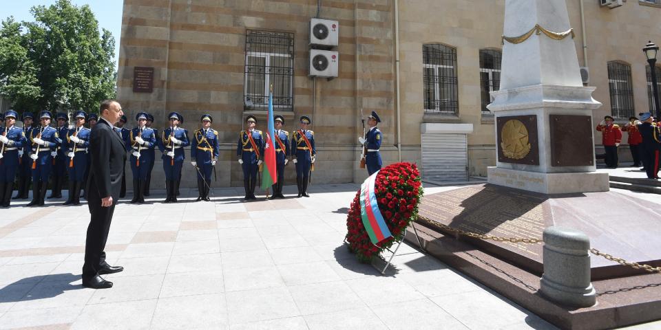 Ilham Aliyev visits the memorial in honor of Azerbaijan Democratic Republic
