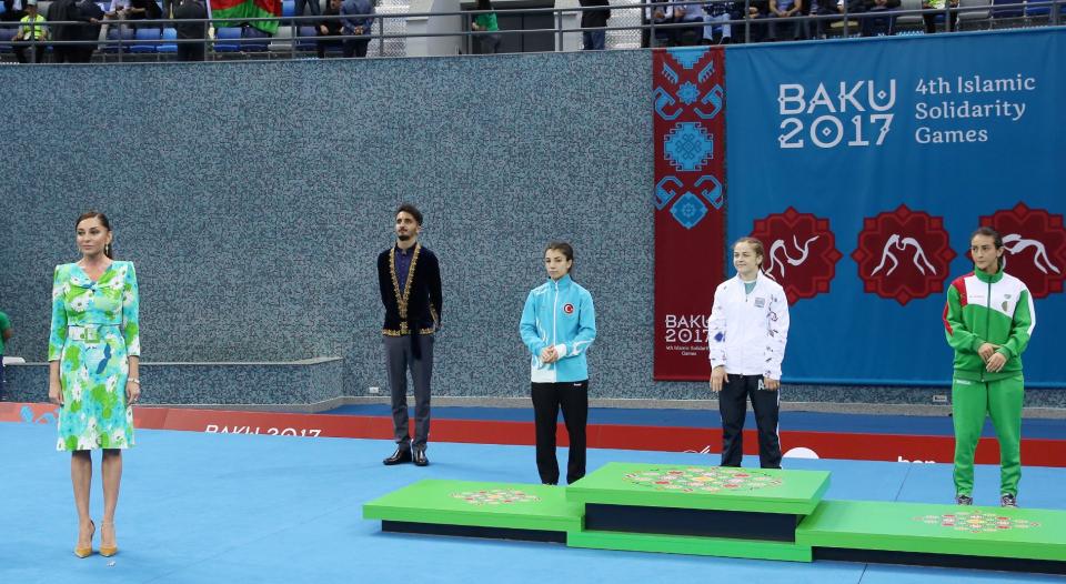 First Vice-President Mehriban Aliyeva presented medals to Azerbaijani champions