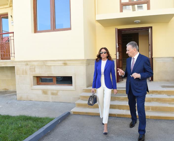 First Vice-President Mehriban Aliyeva viewed new building for IDP families in Ramana