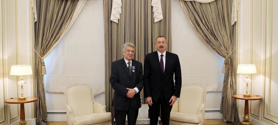 Ilham Aliyev presented “Istiglal” Order to People`s Artist Rauf Abdullayev