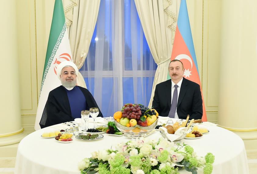 President Ilham Aliyev hosted official reception in honor of Iranian President Hassan Rouhani
