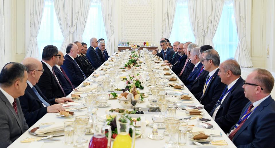 Azerbaijani, Turkish presidents held expanded meeting as part of working dinner