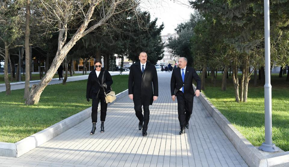 Ilham Aliyev viewed conditions created at newly-reconstructed recreation park in Yeni Yasamal residential area in Baku