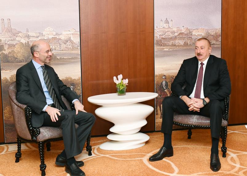 Ильхам Алиев встретился в Мюнхене с президентом и генеральным исполнительным директором Международной кризисной группы