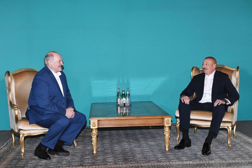 İlham Əliyev ilə Belarus Prezidenti Aleksandr Lukaşenkonun qeyri-rəsmi görüşü olub