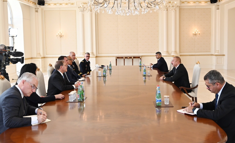 Ilham Aliyev received delegation led by Governor of the U.S. State of Oklahoma